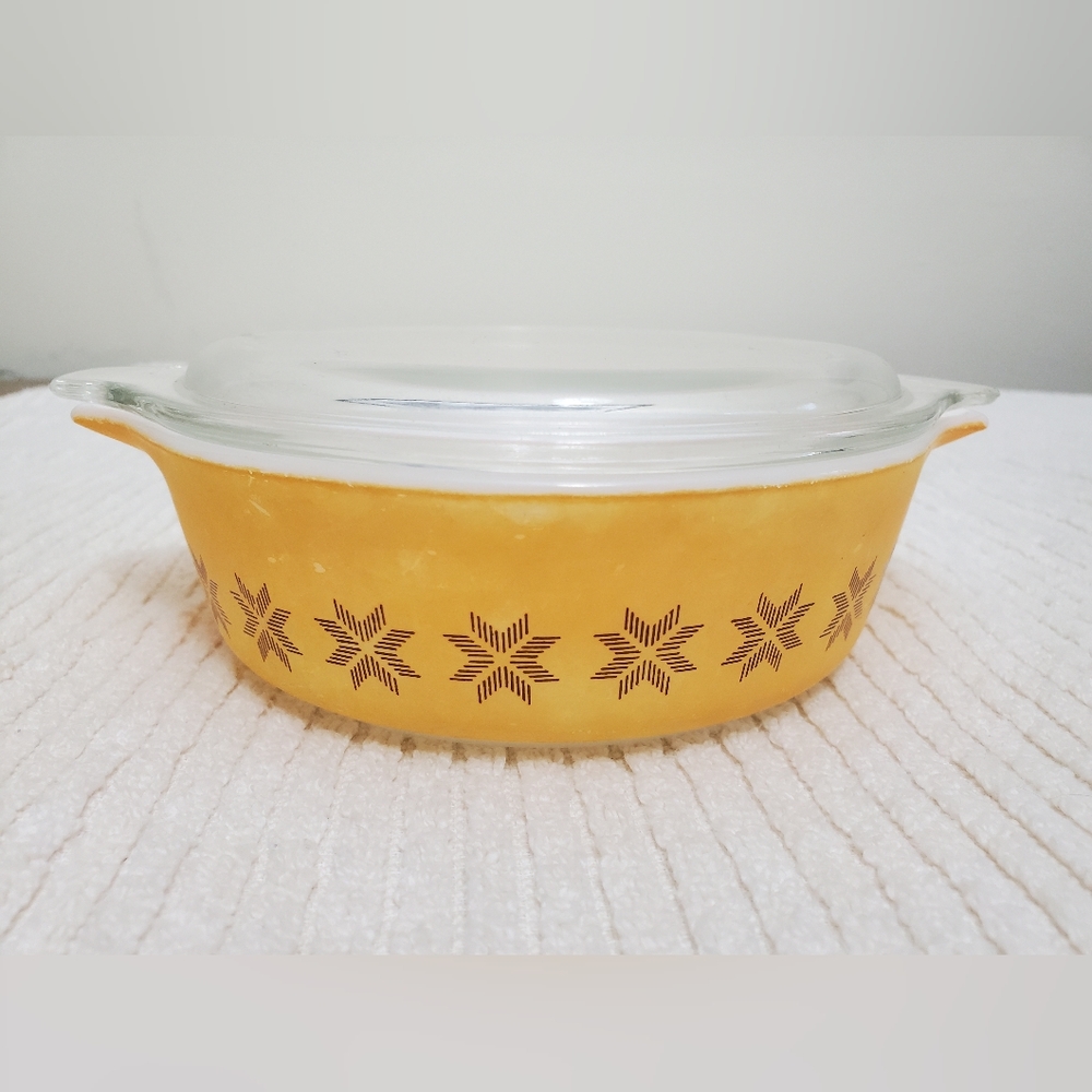 Vintage Pyrex Town & Country Casserole Dish w/ Lid - DWD